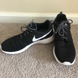 Nike Roshe One Sneakers